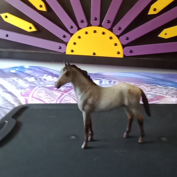 Breyer horse - Picture 2 of 4